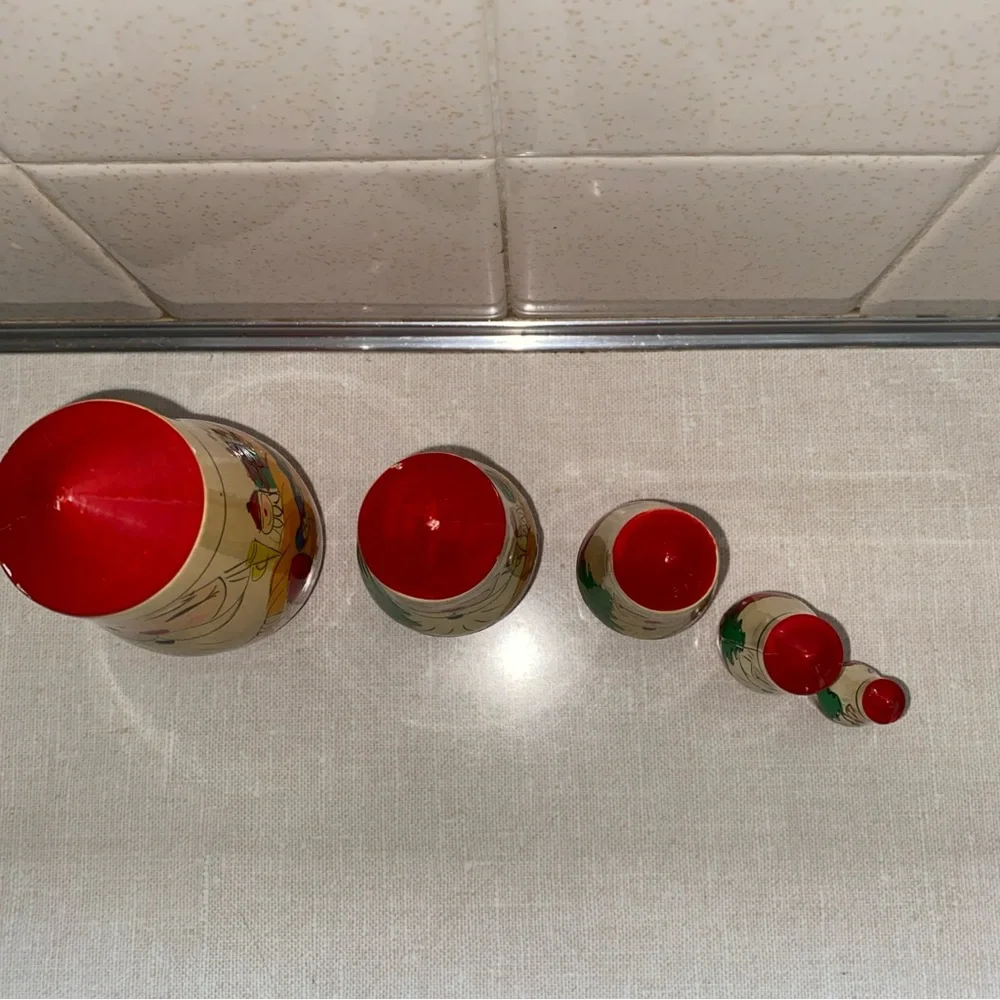 Vintage‎ Wooden 5 Pc Santa Claus Nesting Dolls Painted Christmas